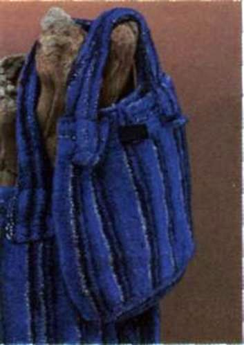  Вязаная синяя сумочка размеры: 35 х 31 см (без ручек)