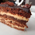 gotovyj-tort-chernyj-prnits