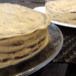 korzhi-torta-sobrany-i-peremazany-kremom