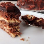 tort-chernyj-prints-na-smetane-retsept