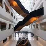 MCEC_Interdesign-Associates-Hugo-Kohno-Architect-Associates_designboom_09-818×545-694×462