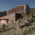 mirko-franzoso-architetto-casa-sociale-caltron-social-house-cles-trentino-italy-designboom-01-818×547-240×180