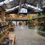 serrano-baquero-arquitectos-raccoon-games-shop-interior-seville-designboom-05-694×777