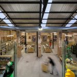 serrano-baquero-arquitectos-raccoon-games-shop-interior-seville-designboom-07-694×694
