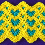 dvuhcvetnyj-zigzag-s-serdechkami-bicolor-zigzag-with-hearts-crochet-pattern1-1