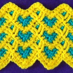 dvuhcvetnyj-zigzag-s-serdechkami-bicolor-zigzag-with-hearts-crochet-pattern1