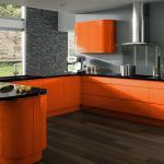 kontrastnoe-sochetanie-tsveta-na-kuhne