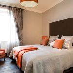 oranzhevyj-dekor-v-interere-spalni