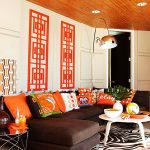 oranzhevyj-tsvet-v-interere-gostinoj