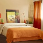 oranzhevyj-tsvet-v-interere-spalni