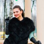 mekhovye-zhilety-ukrashenie-garderoba