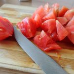 pomidory-narezannye-dolkami