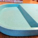 plastmasovaya-razdelochnaya-doska-s-vyemkoj-dlya-produktov